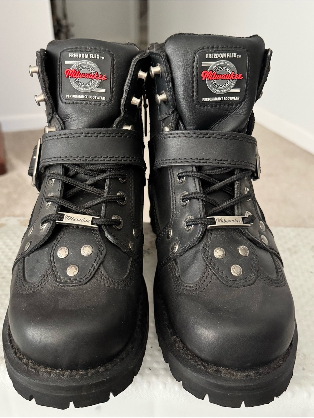 Women’s Milwaukee Boots
Size 8
Never Worn